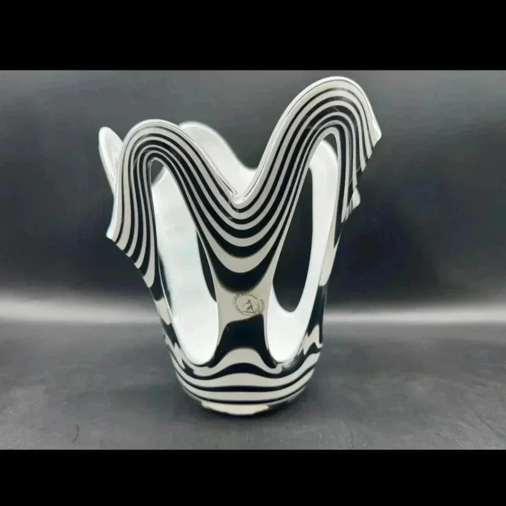 Hand blown polish glass vase